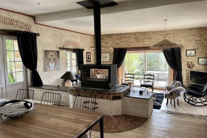 Location de vacances pour 8 personnes, avec terrasse et jardin à Coly - 2