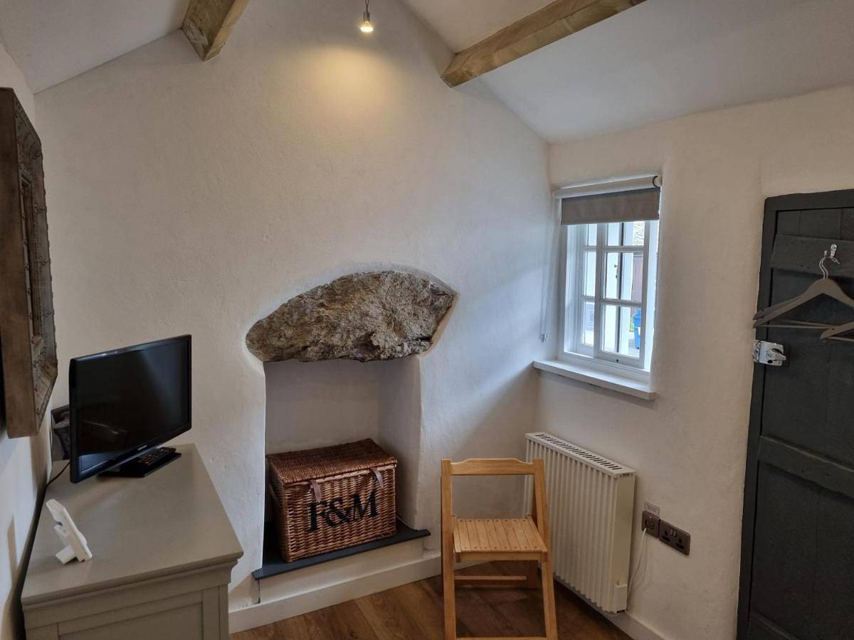 Ferrymans Cottage - Iconic Listed Building in Menai Bridge, Isle of Anglesey