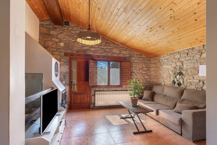 Chalet 'Masia La Clariana' con vistas a la montaña, piscina privada y Wi-Fi in Molsosa, Provincia de Lleida