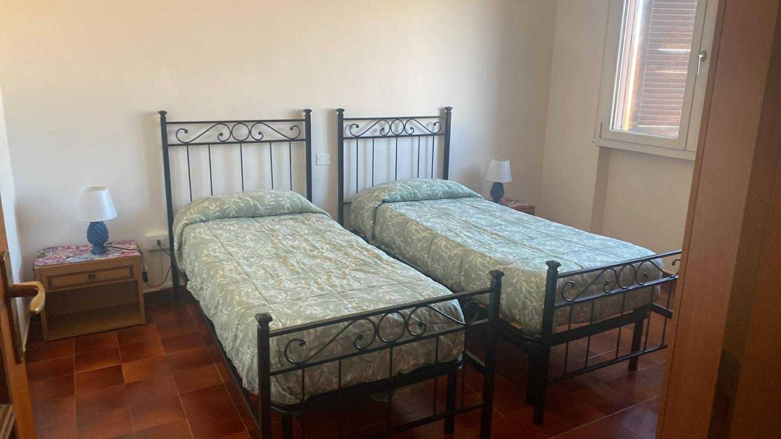 Entire apartment, Casa Liliana – Maddalena Spiaggia: Bright Holiday Home Steps from the Sea in Maddalena Spiaggia, Capoterra