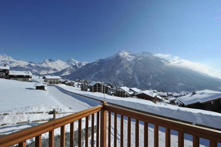 Location de vacances pour 2 personnes, avec vue et jardin dans Antagnod - 2