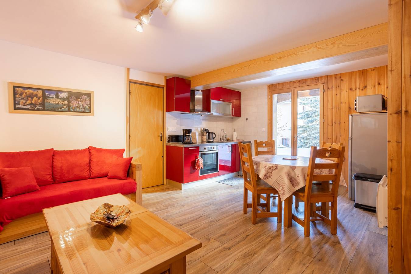 Appartement entier, Appartement La Givrine Vallée de la Clarée exposé sud+jardin in Val-des-Prés, Région de Briançon