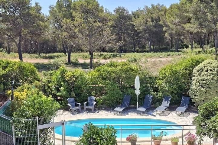 Location de vacances pour 4 personnes, avec terrasse et piscine à Carnoux-en-Provence