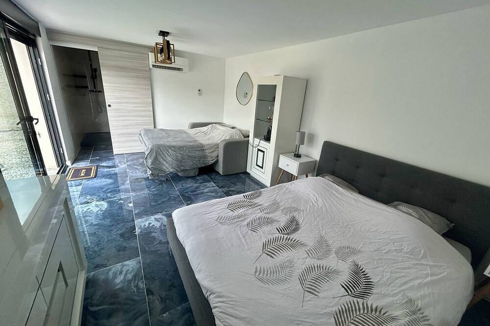 Entire apartment, J & J Home in Entraigues-sur-la-Sorgue, Vaucluse