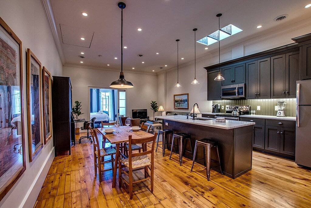 Ganze Wohnung, Sheridan Suite, wunderschöne Innenstadt, High-End-Suite im Loft-Stil an der Main Street in Penn Yan, Keuka Lake