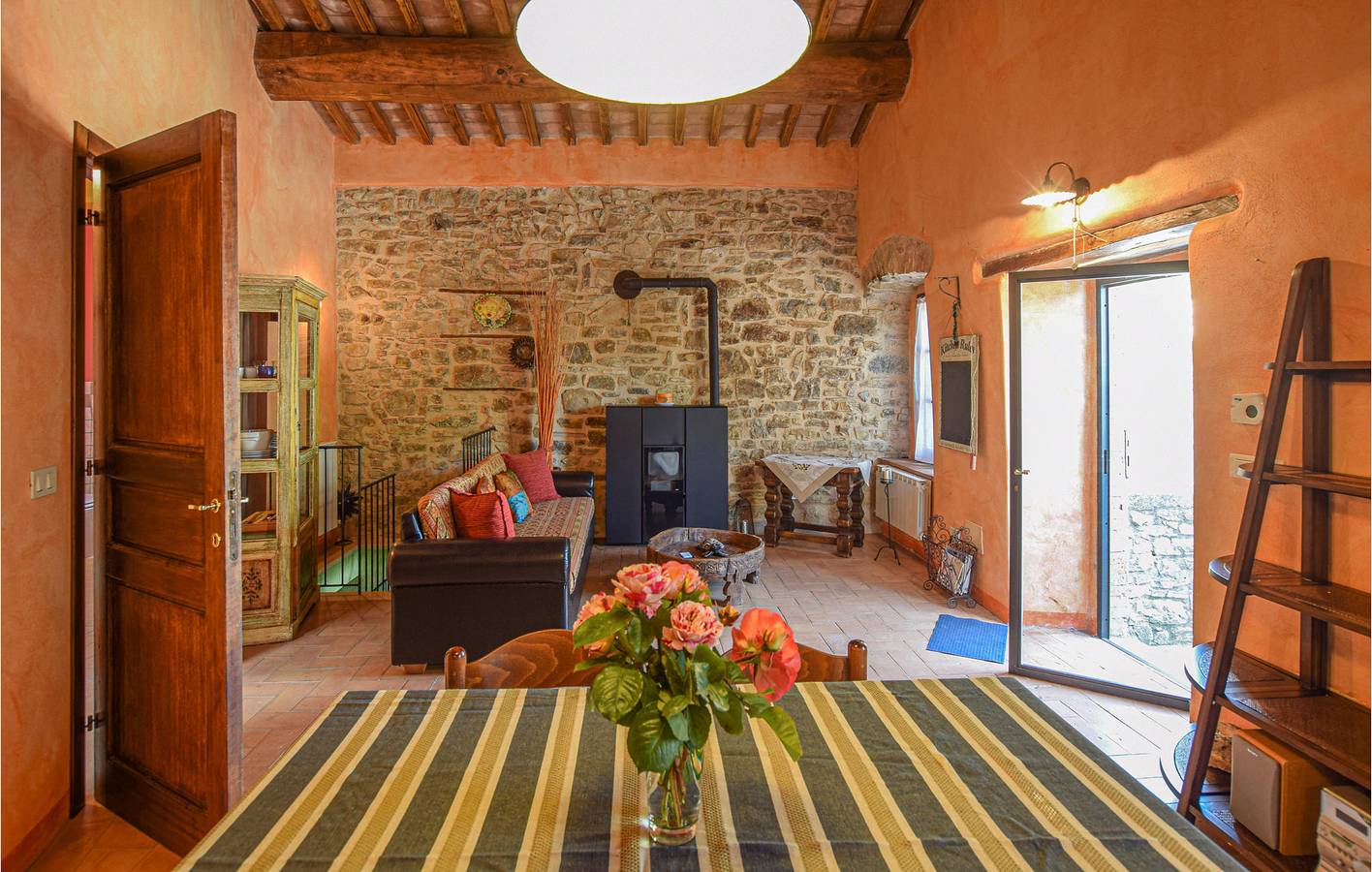 Ganze Ferienwohnung, Gemütliches 2BR Apartment mit Babybett & Parkplatz in Semproniano, Grosseto Provinz