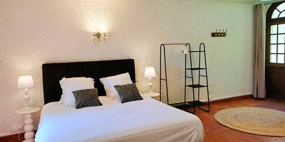 Location de vacances pour 2 personnes, avec piscine et jardin, animaux acceptés à Trogues - 2