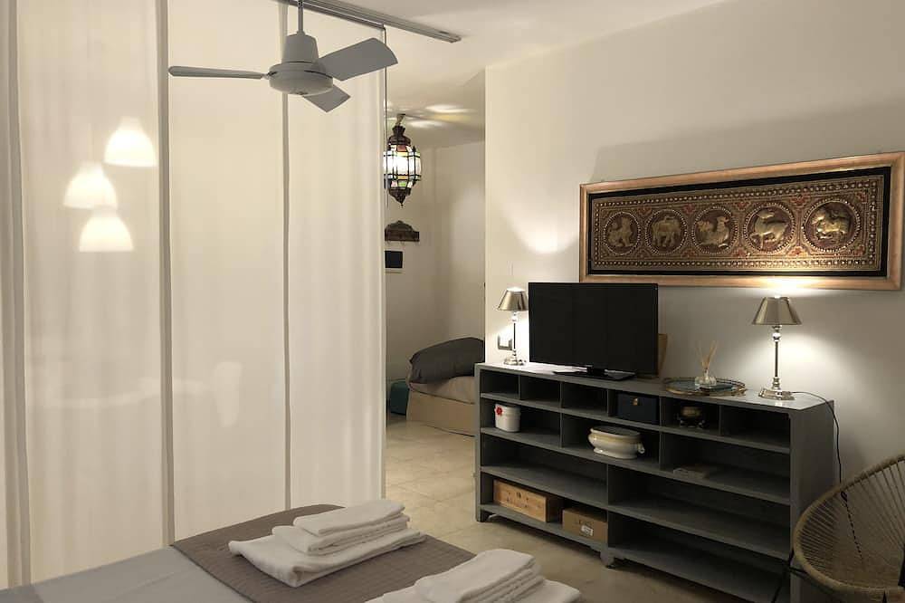 Ganze Wohnung, Landhaus in Dorf mit Pool in der Nähe von Castagneto Carducci und Bolgheri in Monteverdi Marittimo, Etruskische Küste