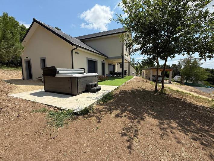 Location de vacances pour 6 personnes, avec vue et jardin à Marcillac-la-Croisille - 3