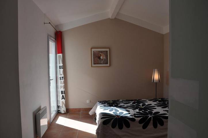 Location de vacances pour 3 personnes, avec jardin dans Cabasson - 2