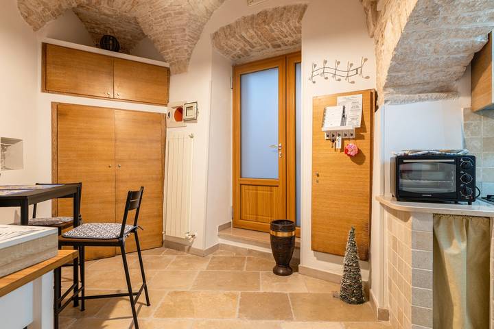 Entire holiday apartment, Tiny Home 'Piccola Pietra' with Wi-Fi in Martina Franca, Taranto Province