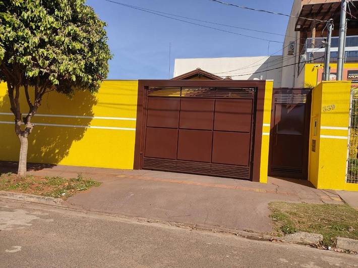 Casas e apartamentos de temporada para 6 pessoas, com balcão e jardim em Campo Grande