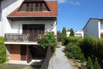 Ferienhaus für 7 Personen, mit Pool und Terrasse sowie Garten, mit Haustier in Balatonalmadi