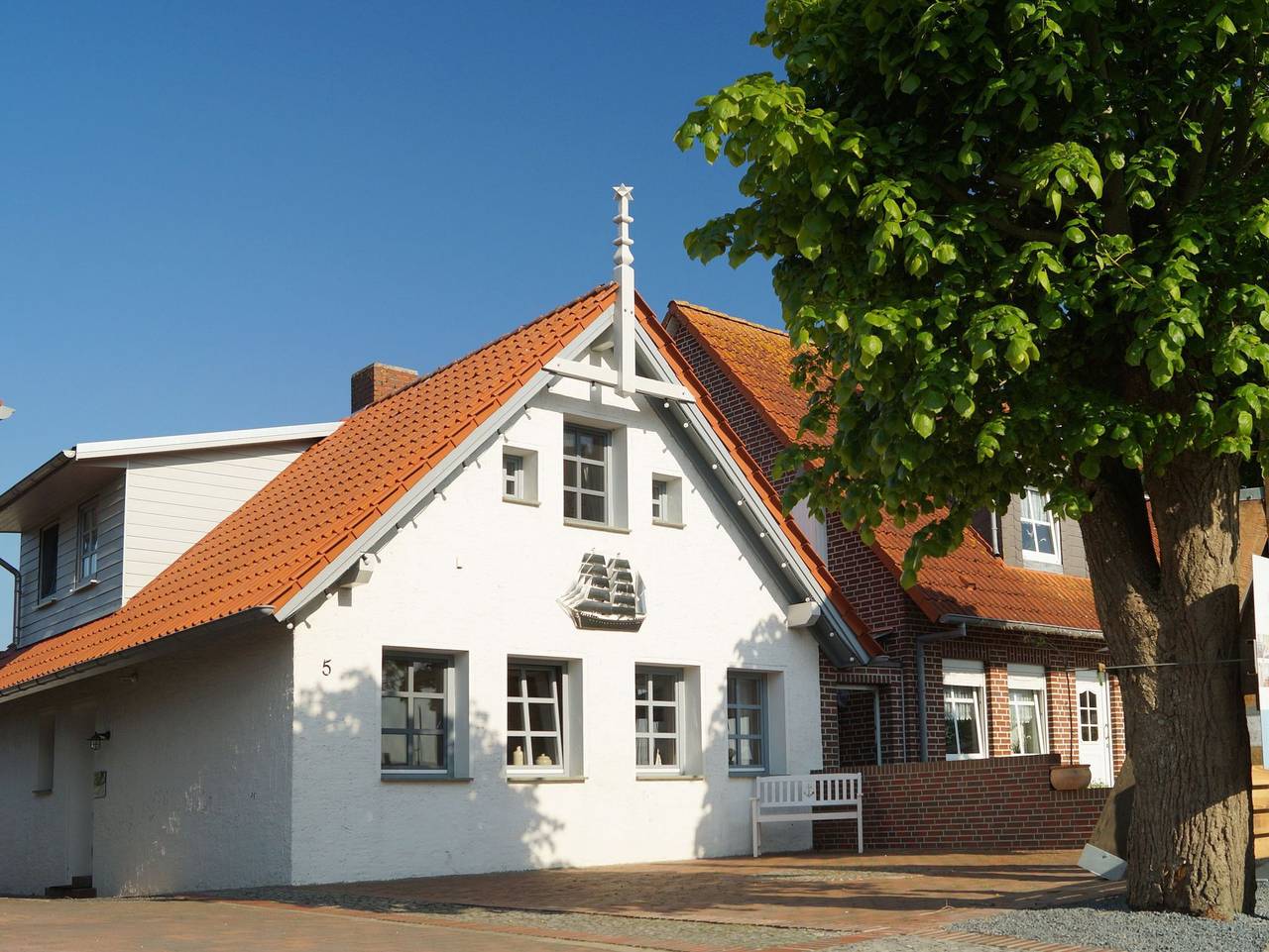Kapitänshaus an der Friedrichsschleuse in Carolinensiel-Harlesiel, Wittmund