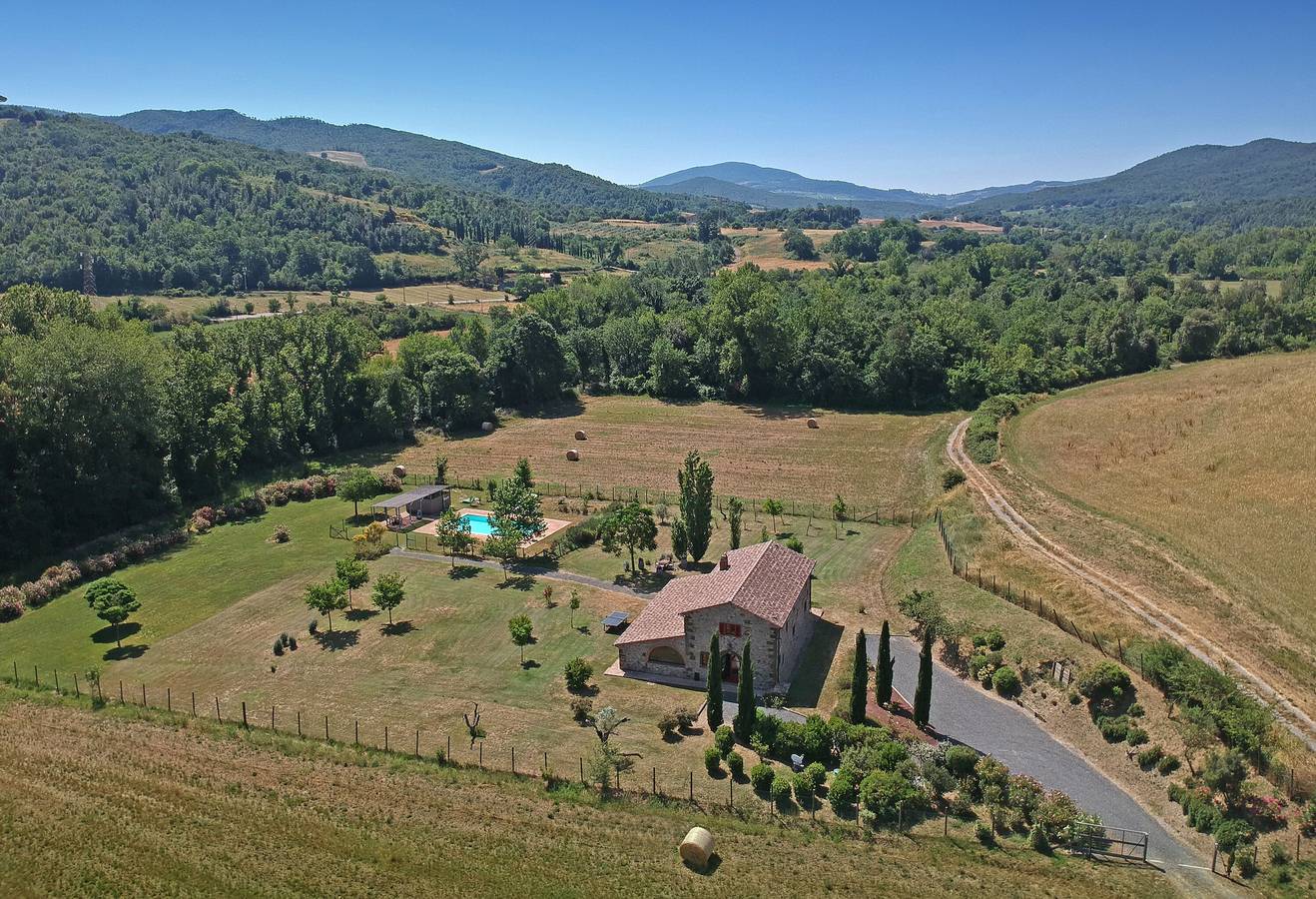 Villa 'Paganini' con piscina privata, terrazza privata e Wi-Fi in Montecatini Val di Cecina, Costa degli Etruschi