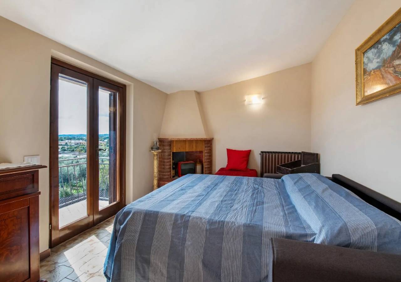 Entire apartment, Apartment 'Solarolo Cristina' with Lake View, Wi-Fi and Air Conditioning in Manerba del Garda, Garda Mountains