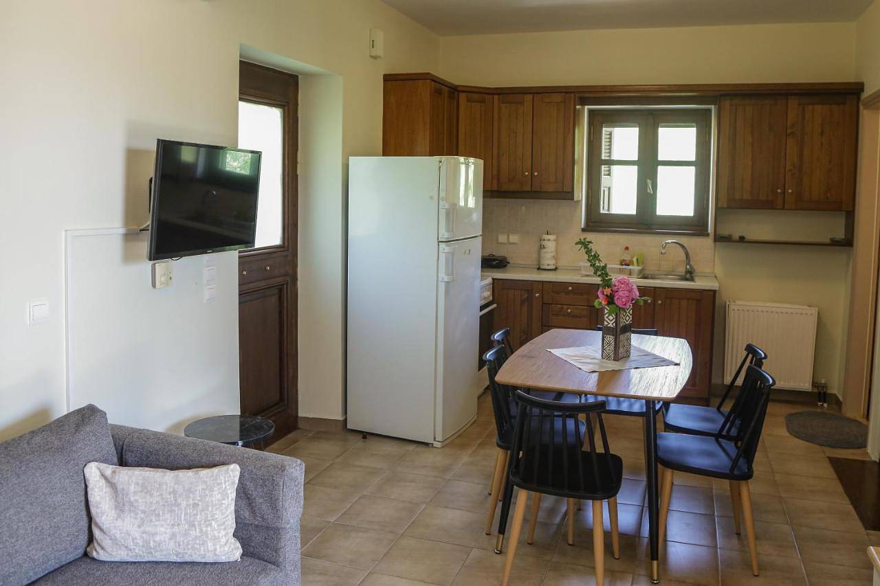 Picturesque Houses in Kinuria