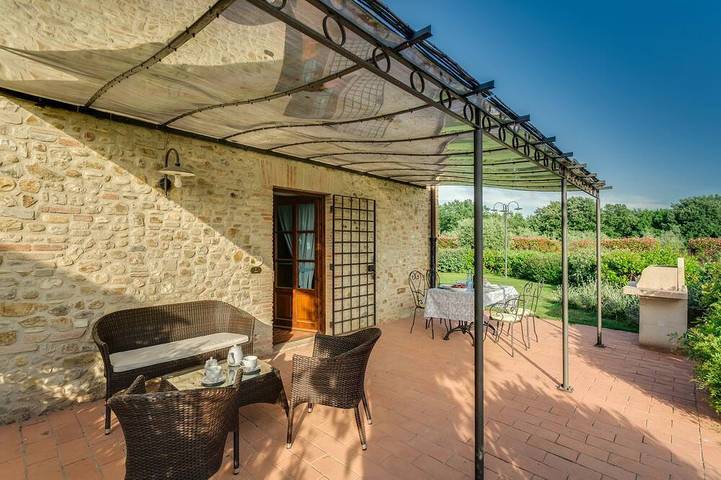 Agriturismo per 2 persone, con piscina e giardino nonché terrazza in Tavarnelle Val di Pesa