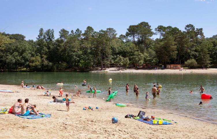 Location de vacances pour 4 personnes, avec jardin et vue à Vergt