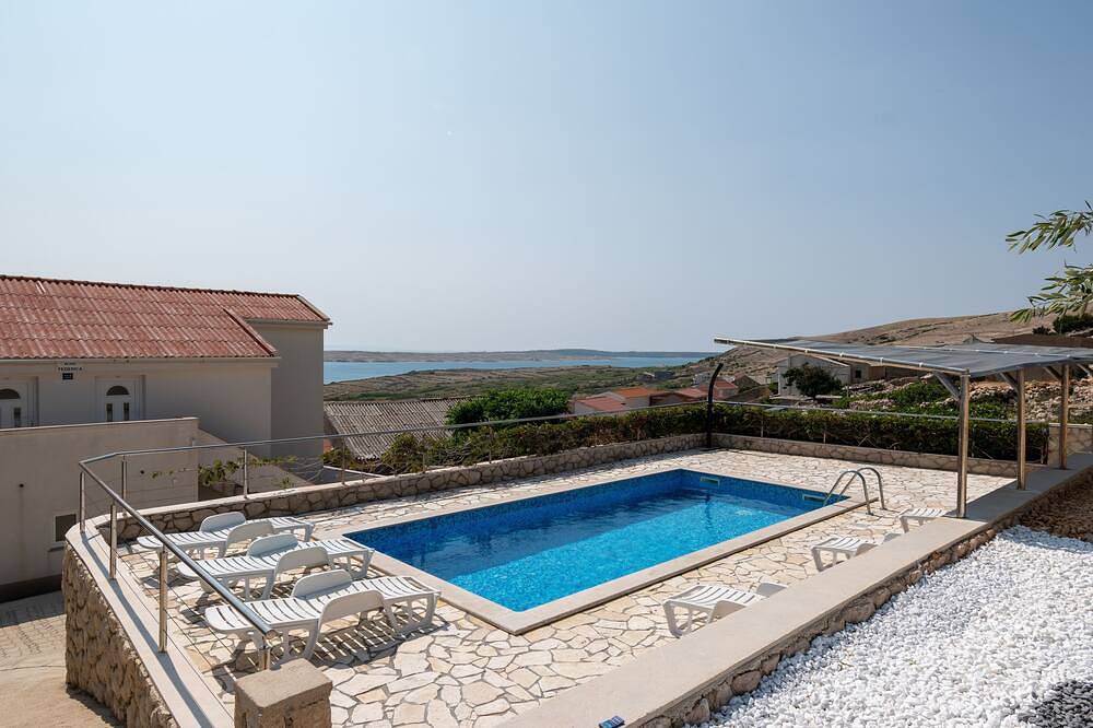 Apartamento entero, Apartamento para dos personas con terraza y vista al mar Zubovici, Pag (A-9365-d) in Zubovići, Pag