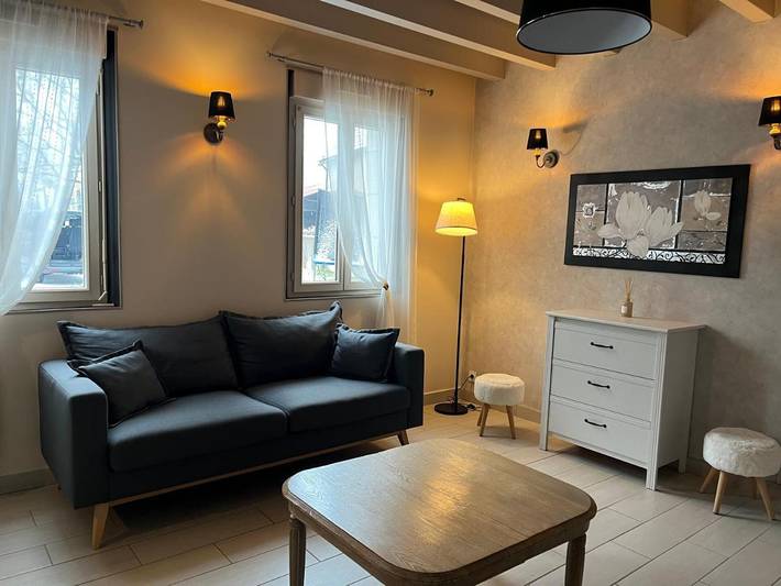 Location de vacances pour 5 personnes, avec vue et jardin à Thésée