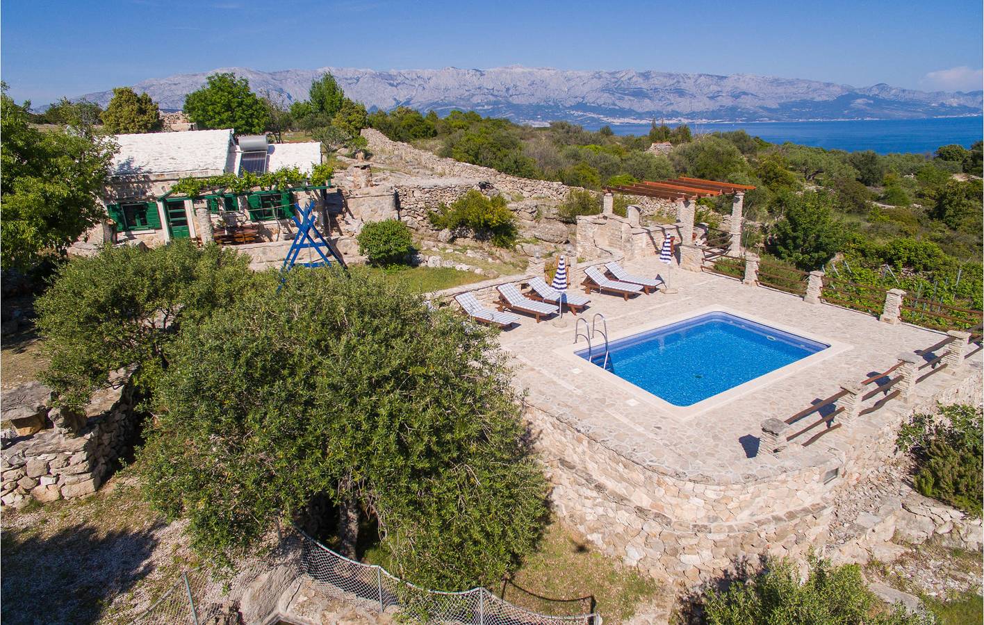 Ferienhaus für 4 Personen mit Terrasse in Selca, Povlija, Selca und Sumartin