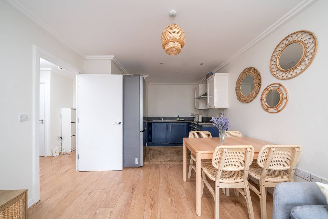 Entire apartment, Bright 2-Bed Apartment in North Acton in Ealing, London