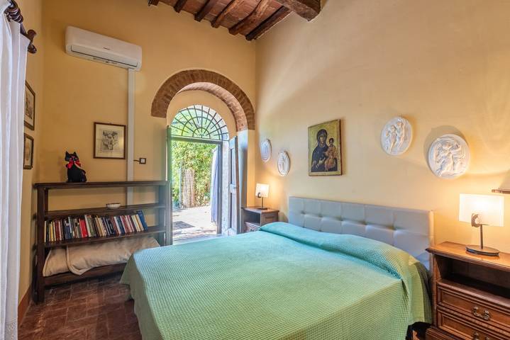 Chambre 'Salice - Antiche Dimore Di Vescovado' avec piscine et jardin partagés in Murlo, Province de Sienne