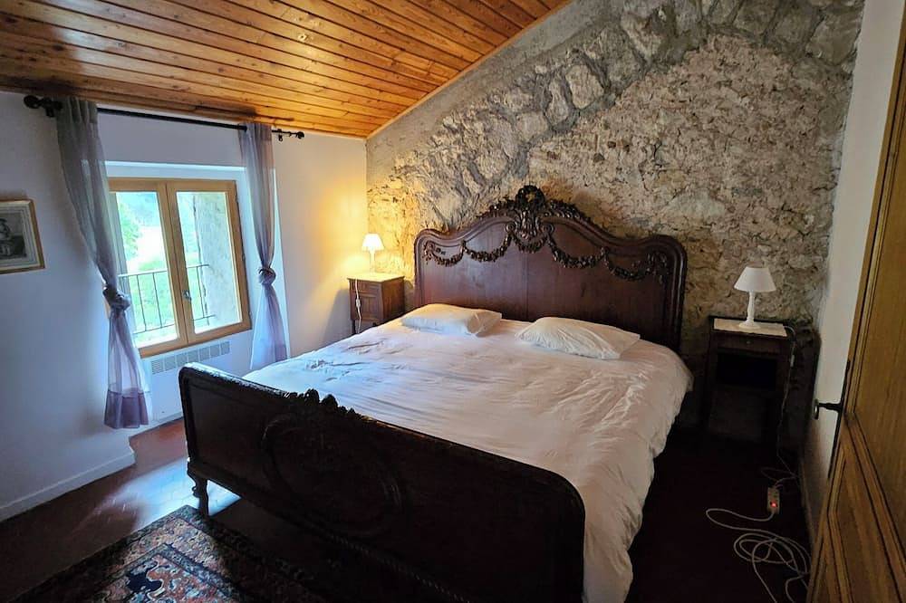 La grande maison dans la prairie in Caille (Alpes-Maritimes), Région de Cannes