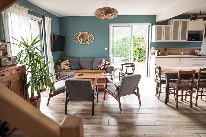 Location de vacances pour 9 personnes, avec jardin et terrasse à Arbonne-la-Forêt