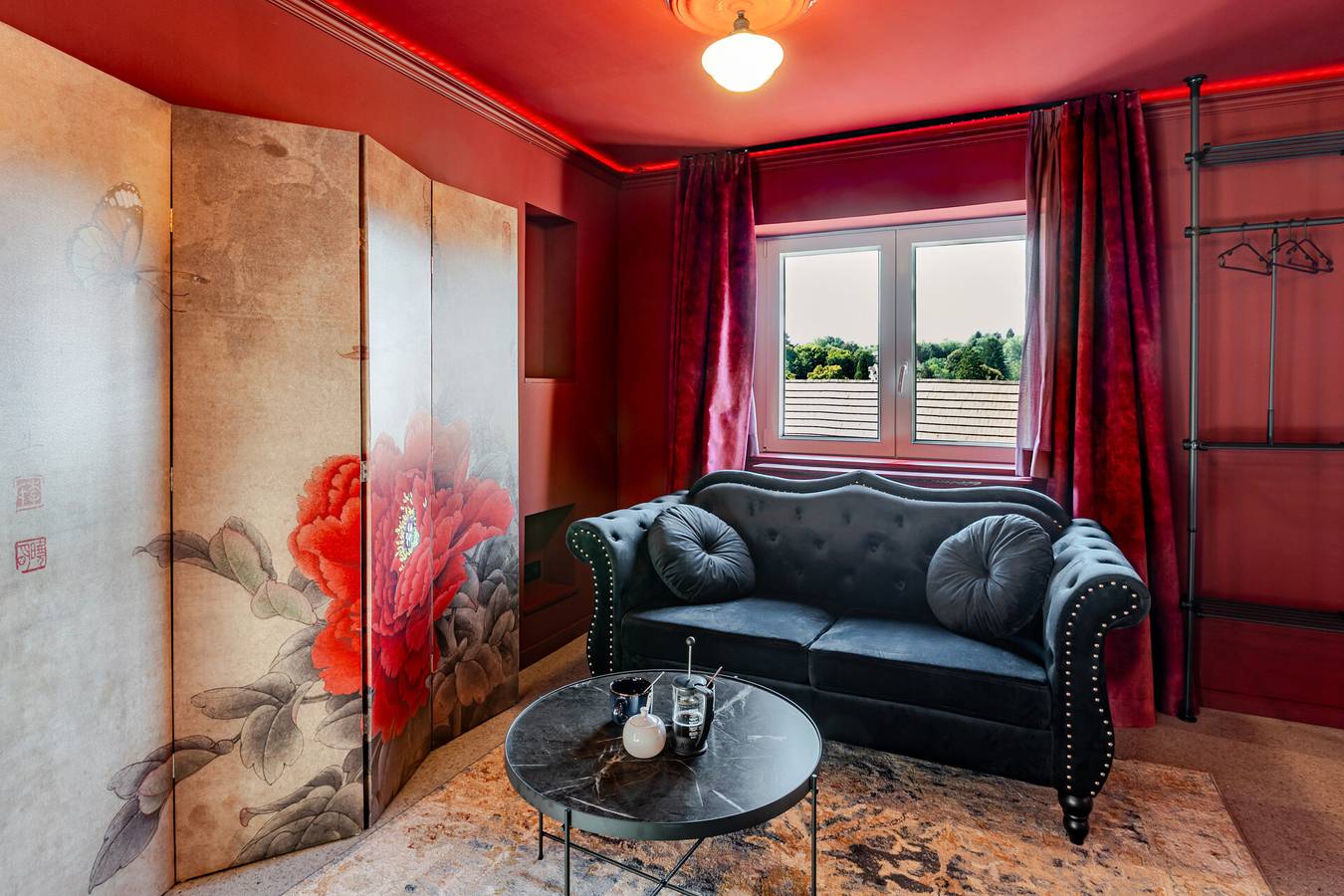 Apartamento entero, Love room La Courtisane - spa en terraza de 40 m² - love-room-alsace-67 in Niederbronn-les-Bains, Alsacia del Norte