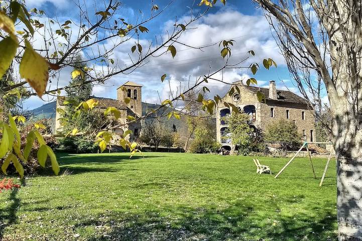 Casa rural para 14 personas, con jardín y balcón, Se admiten mascotas en Fiscal