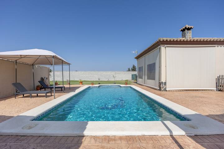 Villa pour 8 personnes, avec jardin, animaux acceptés à Chiclana de la Frontera