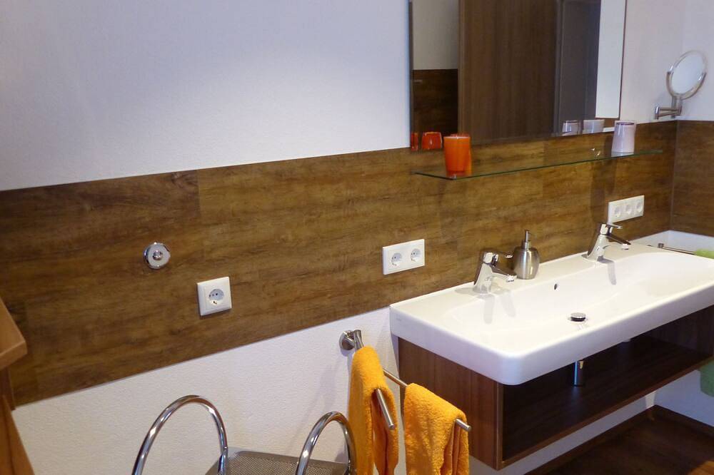 Ganze Wohnung, Großzügige, einladende Fewo bei Füssen im Allgäu, Nähe Schloss Neuschwanstein, in Hopferau, Bayerisch Schwaben