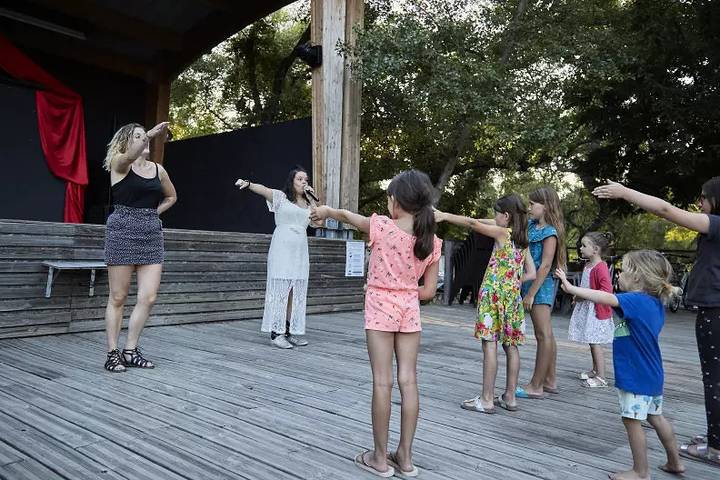 Mobil home pour 6 personnes, avec terrasse et piscine, animaux acceptés à Gréoux-les-Bains - 4