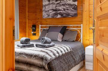 Gîte pour 4 personnes, avec vue dans Incles
