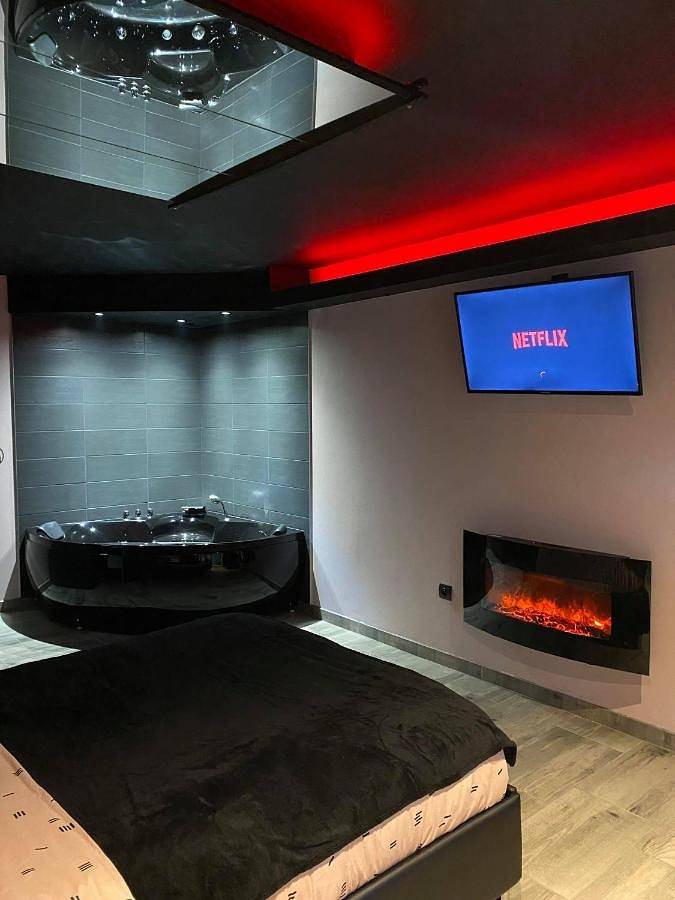 Chambre d’hôte pour 2 personnes, avec terrasse ainsi que jacuzzi et jardin