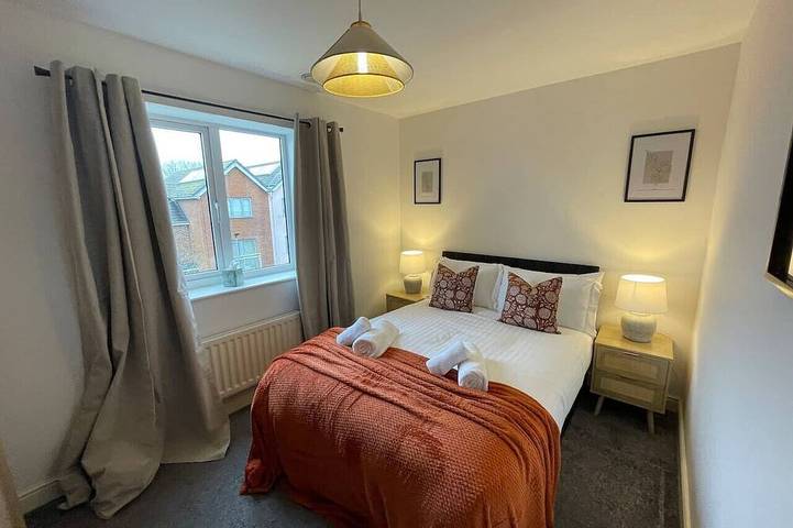 Ashford 4-Bed Townhouse with Garden and Parking in Ashford, Région d'Ashford