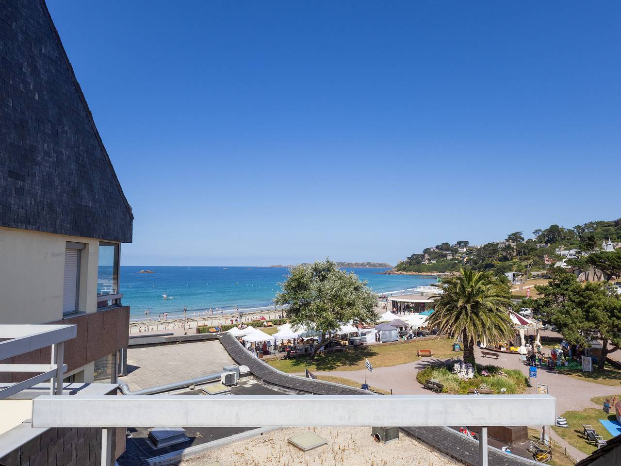 Apartamento entero, Apartamento 'Ty Fox By Madame Est Servie' con vistas al mar y balcón in Perros-Guirec, Costa de granito rosa