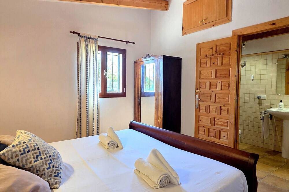 New Finca with swimming pool in Consell, Majorca Center