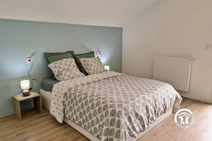 Gîte pour 6 personnes, avec terrasse ainsi que jardin et piscine à Andouillé - 4