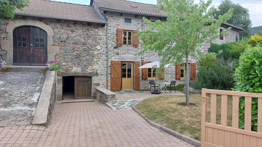 Location de vacances pour 5 personnes, avec Terrasse et Jardin dans Mézères
