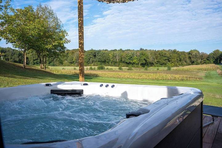 Gîte pour 11 personnes, avec Jacuzzi et Terrasse ainsi que Jardin et Piscine
