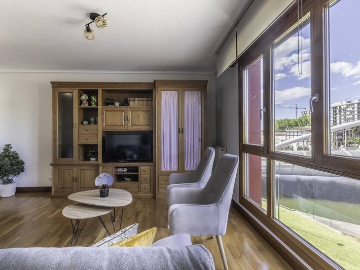 Ganze Ferienwohnung, Ferienwohnung für 5 Personen mit Seeblick in Solarium-Zona de Pesca Los Cargaderos (Barakaldo), Barakaldo