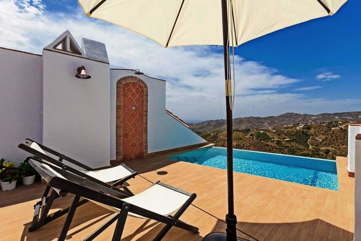 Alojamiento y desayuno para 2 personas, con Piscina en Frigiliana