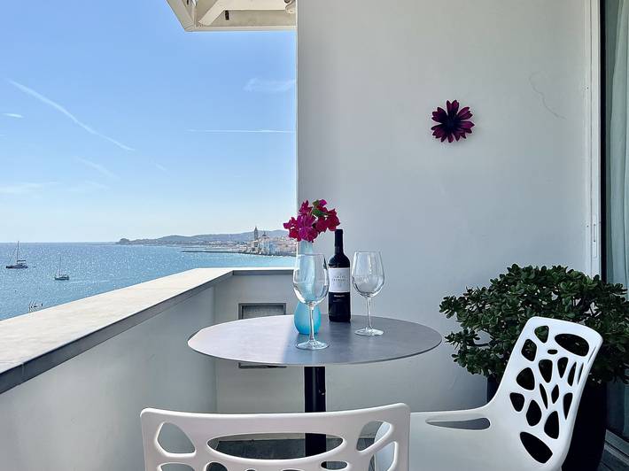 Ferienwohnung für 2 Personen, mit Balkon und Terrasse sowie Garten und Pool in Sitges
