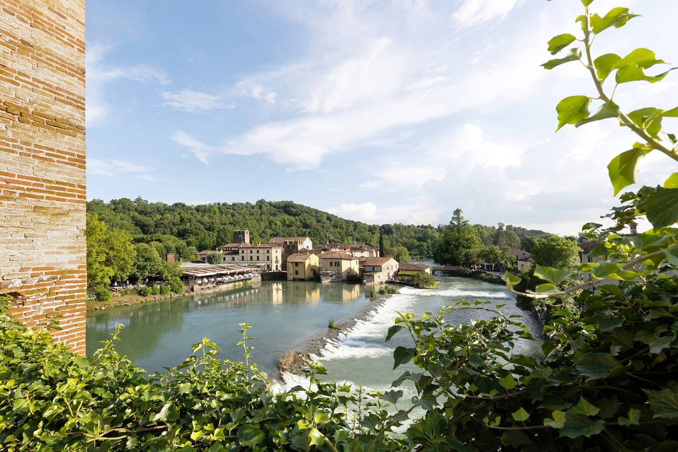 Entire apartment, Apartment 'Pozzo Dei Desideri  Asia' with Wi-Fi and Air Conditioning in Castelnuovo del Garda, Garda Mountains