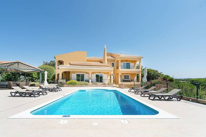 Villa für 14 Personen, mit Balkon und Garten - 1