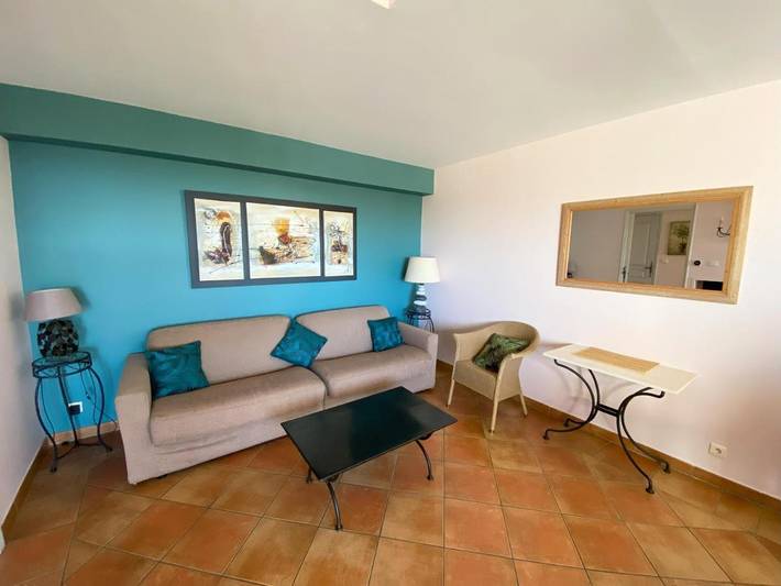 Gîte pour 4 personnes, avec vue ainsi que piscine et jardin dans Golf De Fregate - 4
