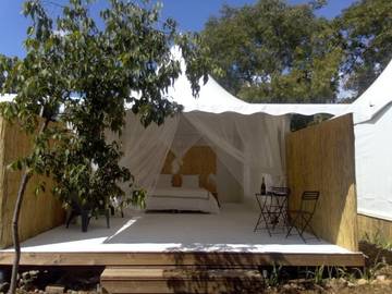 Tente pour 2 personnes, avec jardin et piscine dans le Gard